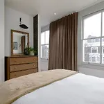 Modern Flat In Notting Hill