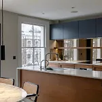 Modern Flat In Notting Hill